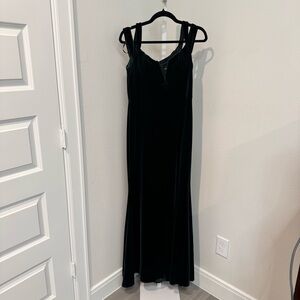 Elegant Emerald Velvet Dress